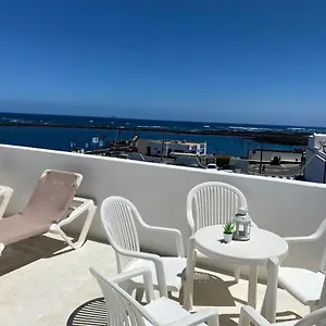 Mirador Del Muelle House Órzola